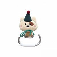 ペットカートでお散歩中のおしゃれなアニマル荷物フック。ふわふわのクマと犬のぬいぐるみ付きバギーフック