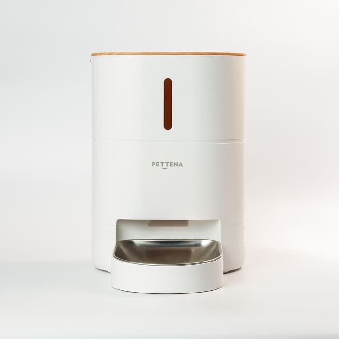 犬猫用自動給餌器の正面写真