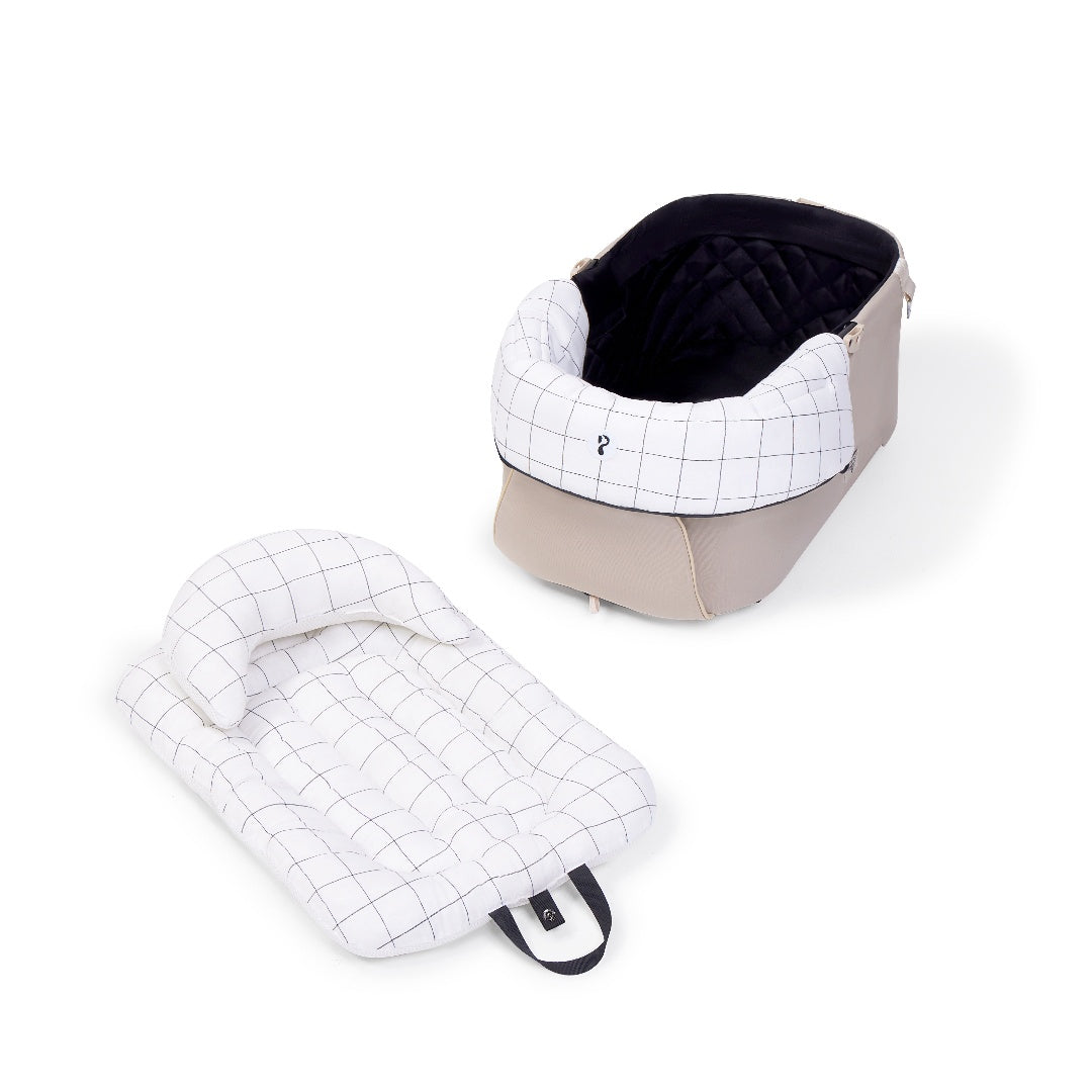 PETTENA おしゃれペットカート用クッション3点セットホワイト色をキャリーコットに着用する様子