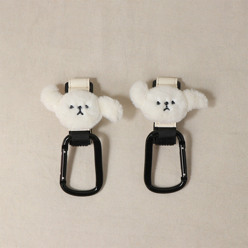 ペットカートのハンドル左右に取り付けられる、フワフワなホワイト子犬フックの2つセット。統一感のあるコーディネートが楽しめるペア商品。