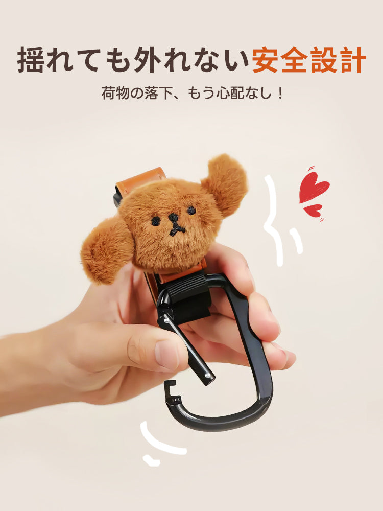 揺れても荷物が外れない安全設計のカラビナフック。バネ式の開閉部は片手で操作でき、走行中の振動でもしっかりロック。