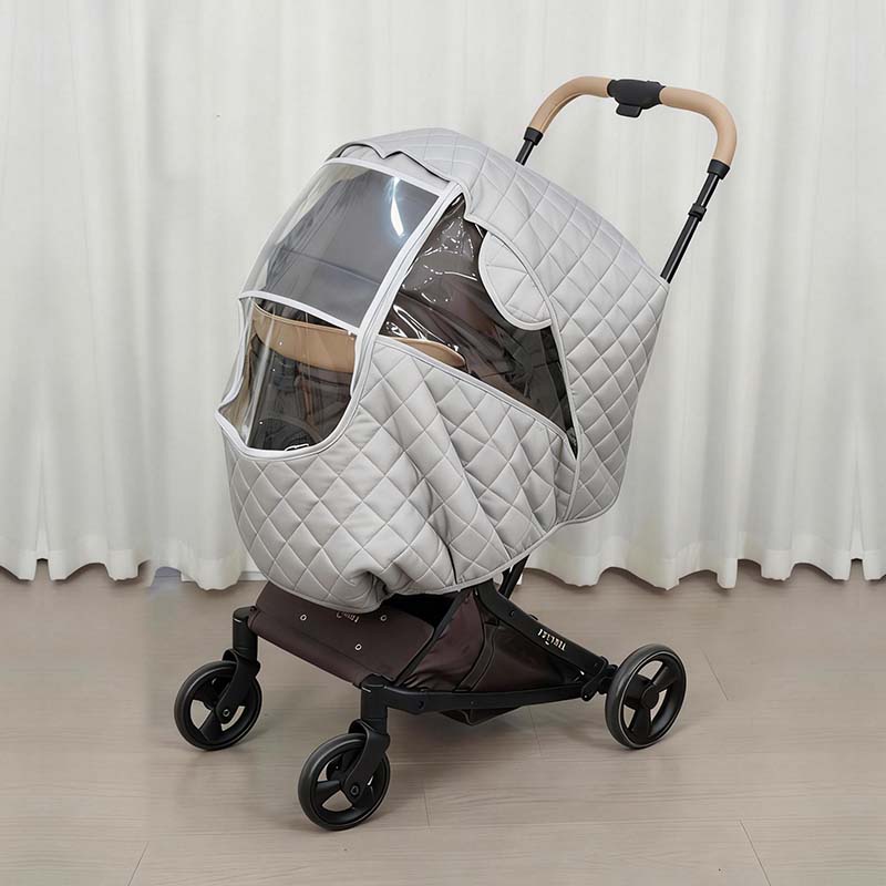 落ち着いたシンブルグレーのキルティング素材を使用した、MILOU・ORION専用のペットカートカバー。シンプルでスタイリッシュなデザインが、冬の街歩きやお出かけに馴染みます。