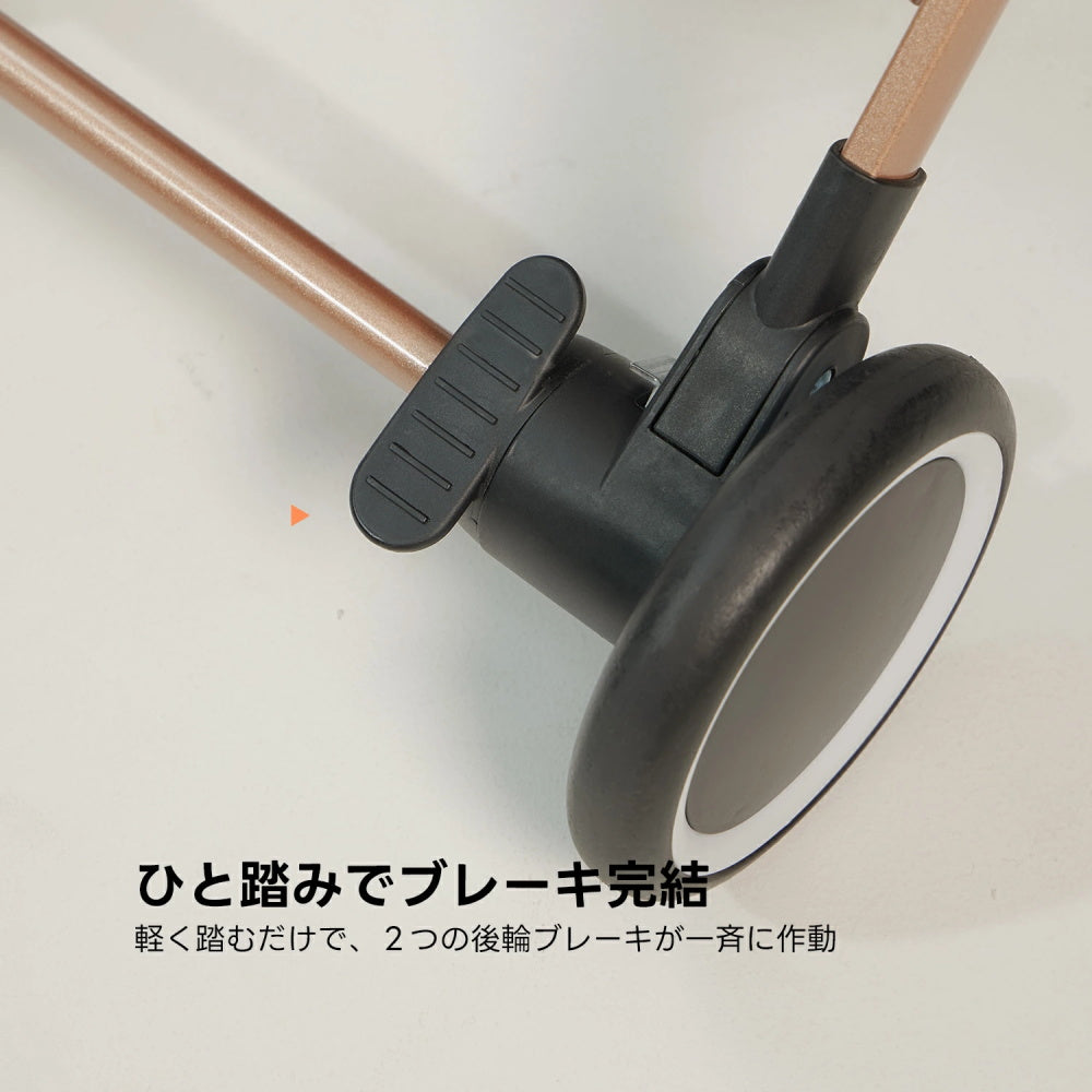 ひと踏みで2つの後輪ブレーキが同時作動!軽く踏むだけでスムーズに停止。坂道や急停止時に、飼い主の「ブレーキ操作に手間取る」「ペットの安全が心配」悩みを解消。安心してお出かけできます