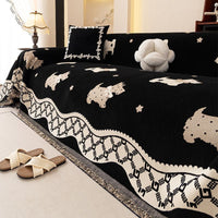 PETTENA Selectの爪研ぎ防止ソファカバー。高級感あるジャカード織りの犬柄デザイン。インテリアを楽しみながら、犬や猫による傷や汚れ対策ができる優れものです。