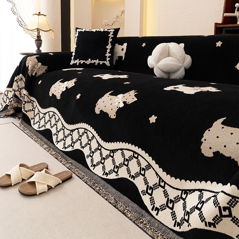 PETTENA Selectの爪研ぎ防止ソファカバー。高級感あるジャカード織りの犬柄デザイン。インテリアを楽しみながら、犬や猫による傷や汚れ対策ができる優れものです。