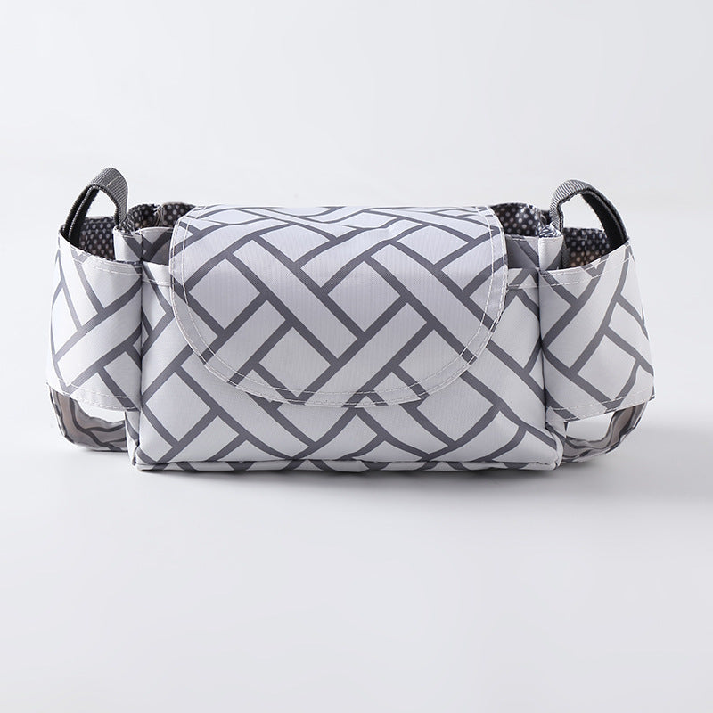 モダンジオメがスタイリッシュなペットカート用バッグ。落ち着いたモノトーンカラーで、どんな色のカートにも馴染みやすく、上品で大人っぽい印象を与えます。