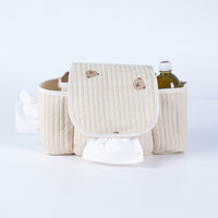 散歩の必需品を整理整頓できる大容量の多機能オーガナイザー。前面と側面の両方にあるポケット活用し、飲み物やケア用品を定位置に収納可能です。