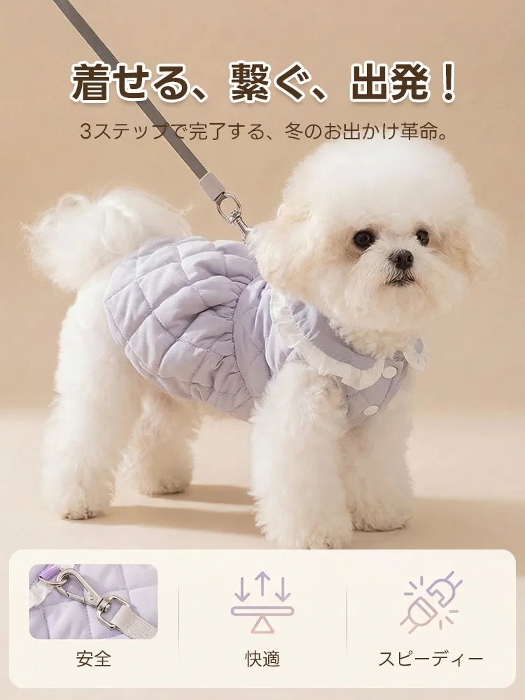 PETTENA selectのキルティングハーネスワンピース。安全・快適・スピーディーを追求した設計で、背中の頑丈なリード用金具が特徴です。冬の寒さから愛犬を守りつつ、スムーズな散歩を実現します。