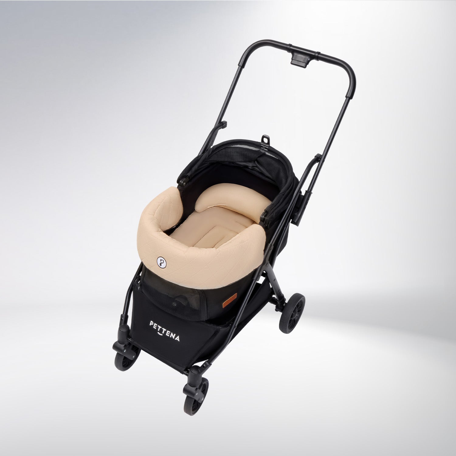 PETTENA Newton ペットカート ブラック × ベージュのダイヤ柄キルティングクッションセット。シックな黒い車体に映える上品なあごのせマットで、愛犬を振動から守り、ファーストクラスのような快適な移動を提供。