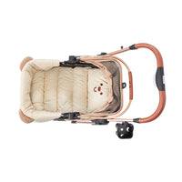 ベージュベア(2点セット)がカートに敷かれた様子。愛犬の快適空間を創出、洗濯可能で清潔に保てる。デザイン豊富でおしゃれに、外出時のストレス軽減に最適!