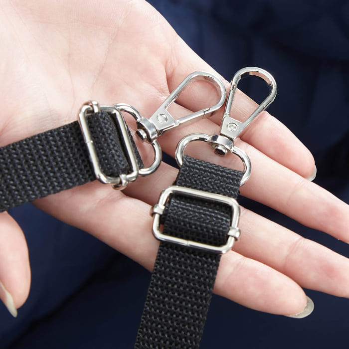 キャリーコットの犬用飛び出し防止フックの写真