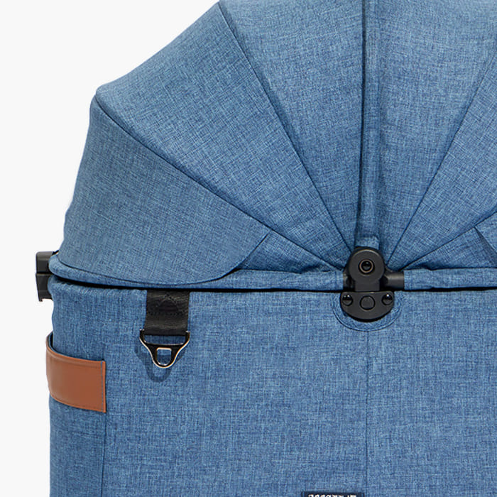 ネービー色のキャリーコットの写真