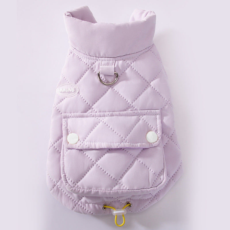 犬用キルティングベスト(パープル)。背中のポケットとロゴが可愛い、ハーネス一体型の冬用ドッグウェアです