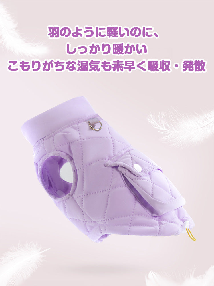 重い服を嫌がる愛犬にもおすすめの、超軽量で暖かいキルティングベスト。湿気を逃がす高機能素材で、蒸れずに快適な温度を保ちます。