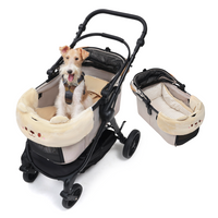 PETTENA terra シティモデル ベージュ。愛犬が専用のクマ型クッションに包まれ、楽しそうに笑っているサイドビュー。都会の散歩でも安心な安定したフレームと、顎を優しく支えるふかふかクッションが、移動中のストレスを軽減し快適さを提供します。