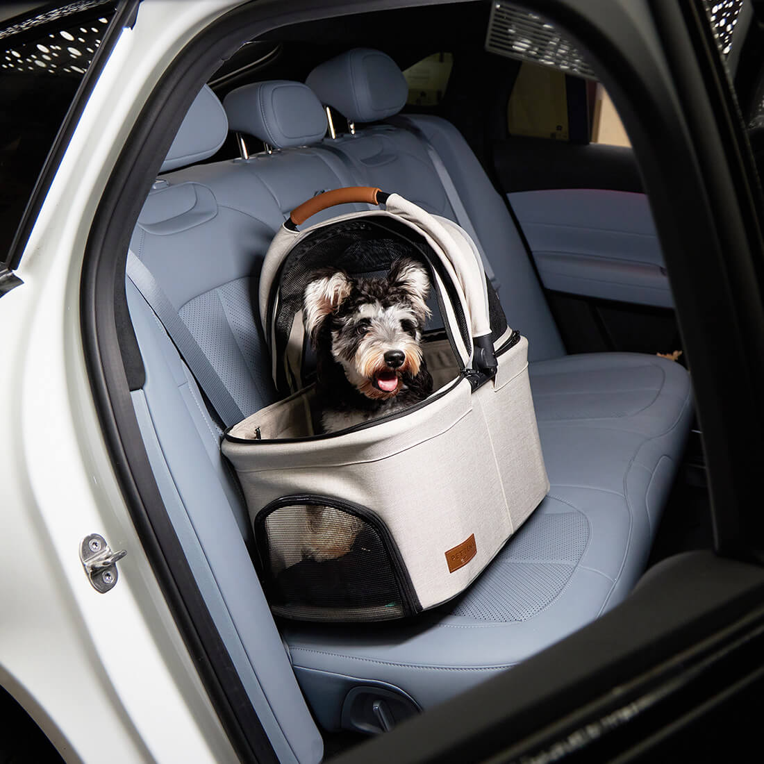 キャリーコットで車に乗せる