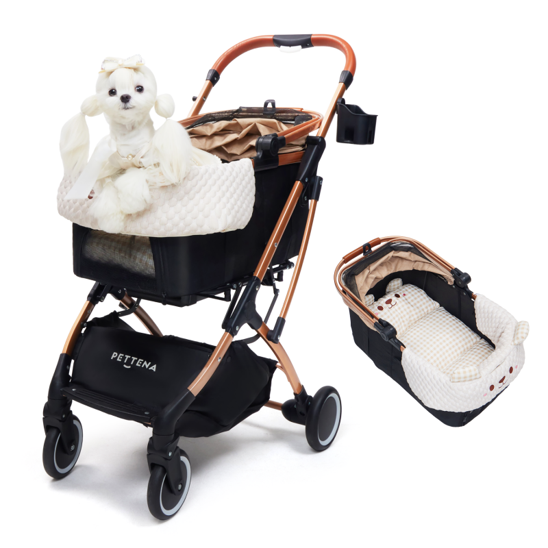PETTENA Knight ペットカート ブラックゴールド × ポコポコ素材のクマ柄あごのせクッション（カーキ）。高級感のあるブロンズフレームと、立体感のある可愛いマットに包まれた愛犬の快適お出かけスタイル。