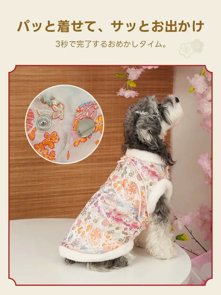 「3秒で完了」を掲げるスナップボタン仕様のペット用京風ベスト。前開きタイプで着脱が簡単なため、服を嫌がるワンちゃんでもパッと着せてサッとお出かけが可能です。