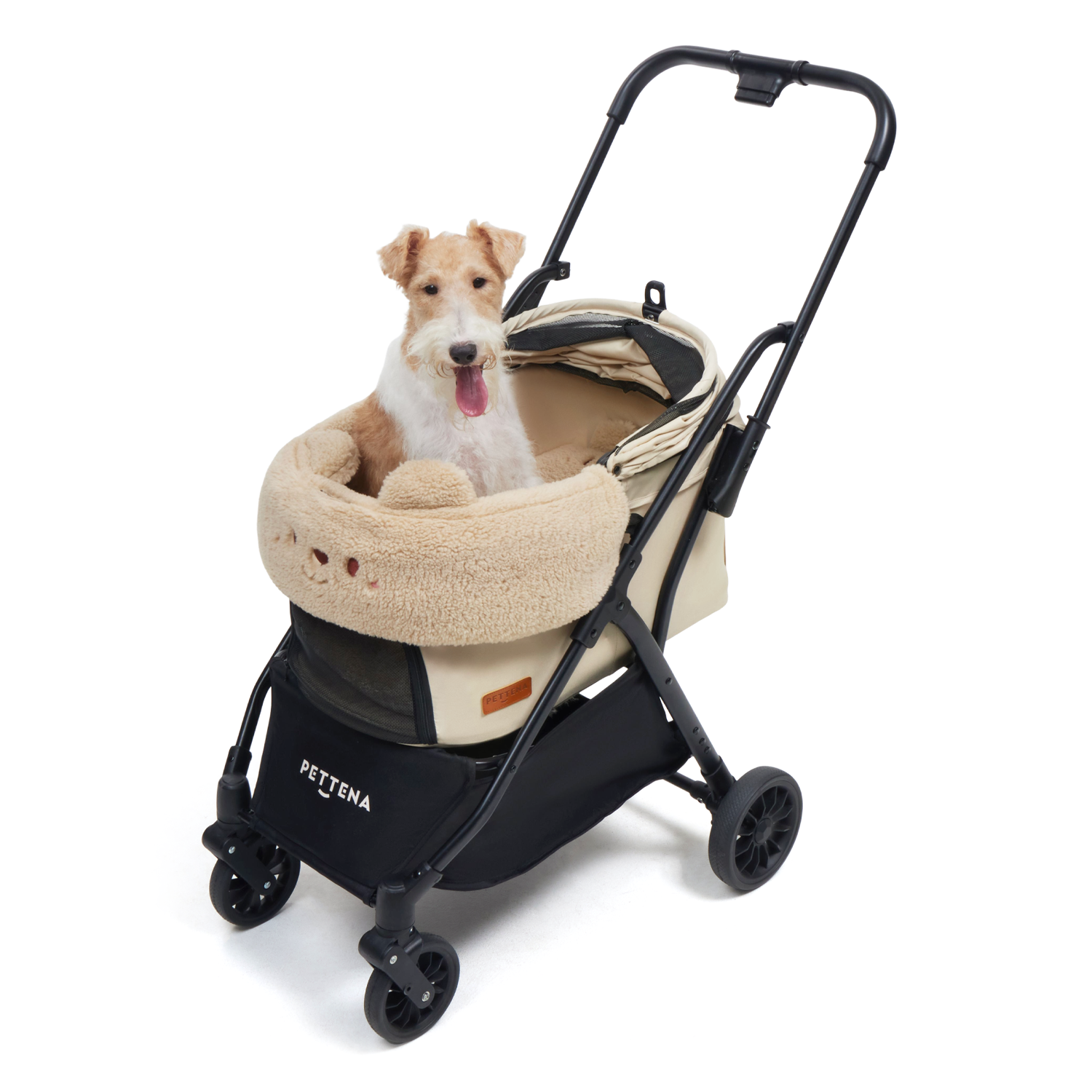 PETTENA Newton ペットカートに乗る犬とベージュのクマあごのせクッション。ふわふわの肌触りで愛犬もリラックスできる、冬の快適お散歩スタイル。