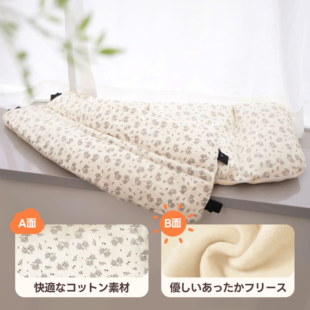 季節や気温に応じて使い分けできるリバーシブル仕様のペットカートクッション。通気性の良いさらっとしたコットンと、保温性の高いフリースで一年中快適なカート内環境を提供します。